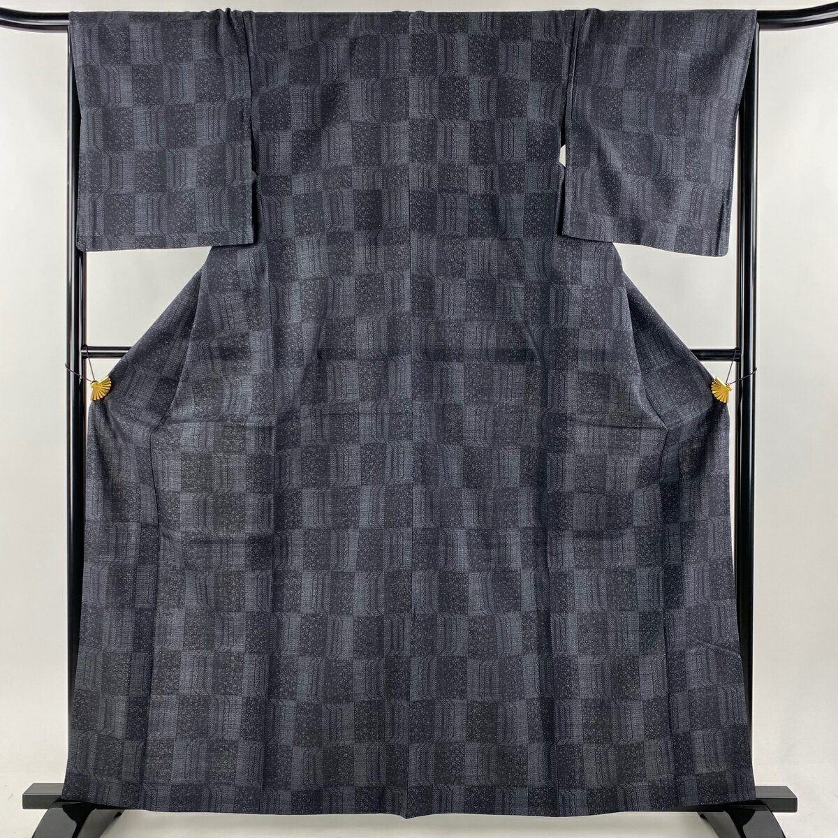 結城紬 身丈163cm 裄丈66.5cm M 単衣 本場結城紬 奥順 証紙あり 変わり市松 亀甲絣 青黒 正絹 美品 逸品 【中古】
