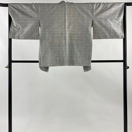 羽織 身丈76cm 裄丈64.5cm M 紬地 麻の葉 灰色 正絹 美品 秀品 【中古】 羽織 身丈76cm 裄丈64.5cm M 紬地 麻の葉 灰色 正絹 美品 秀品 【中古】