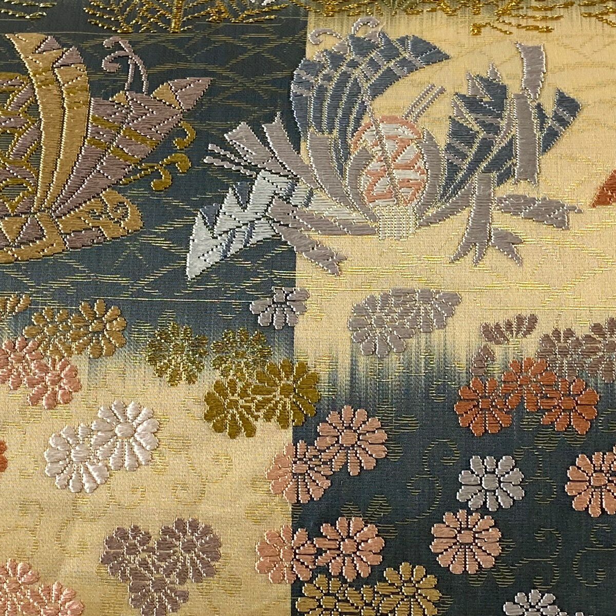 袋帯 美品 秀品 草花 変わり市松 金糸 唐織 ベージュ 六通 正絹 【中古】 msp50