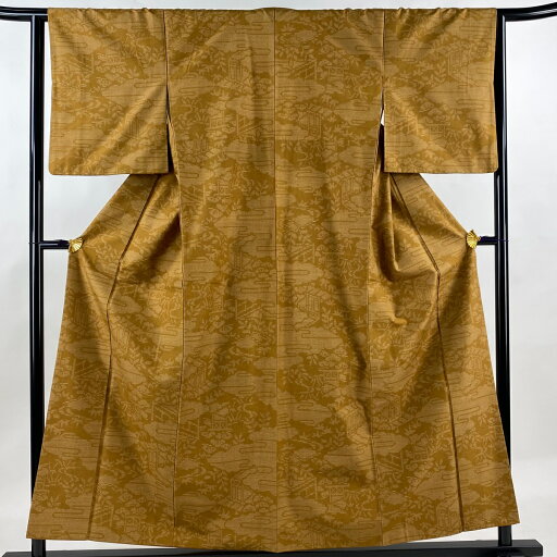 紬 身丈156cm 裄丈63.5cm S 袷 松 雲文 山吹茶色 正絹 美品 秀品 【中古】 msp50 紬 身丈156cm 裄丈63.5cm S 袷 松 雲文 山吹茶色 正絹 美品 秀品 【中古】 msp50