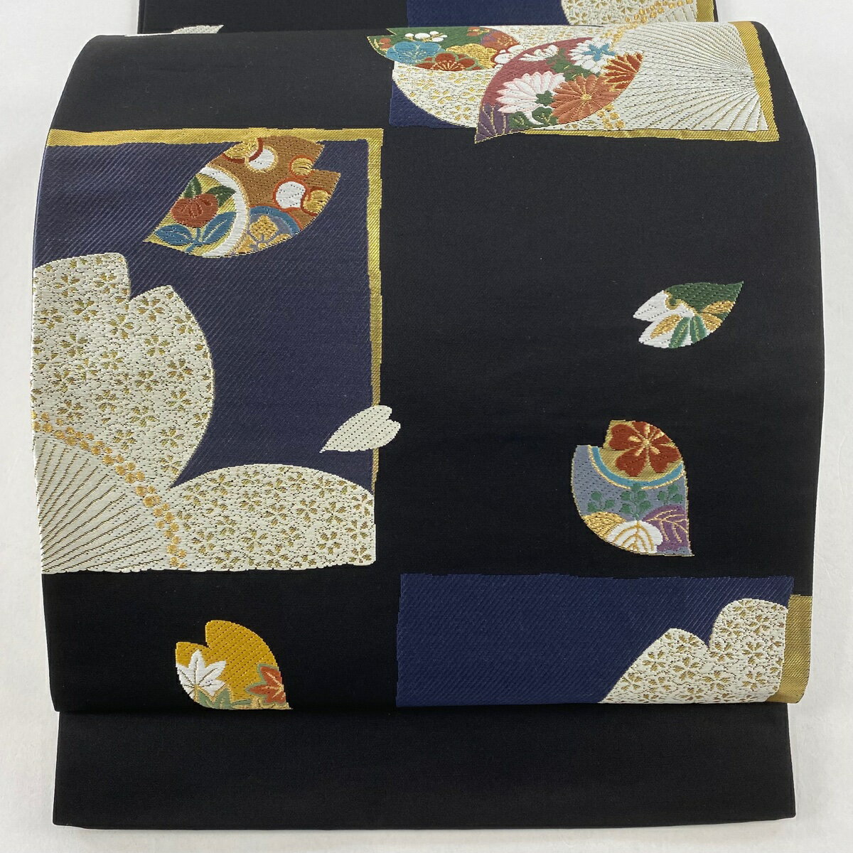 袋帯 美品 名品 証紙あり 桜 花びら 箔 金糸 黒 六通 正絹 【中古】 msp50
