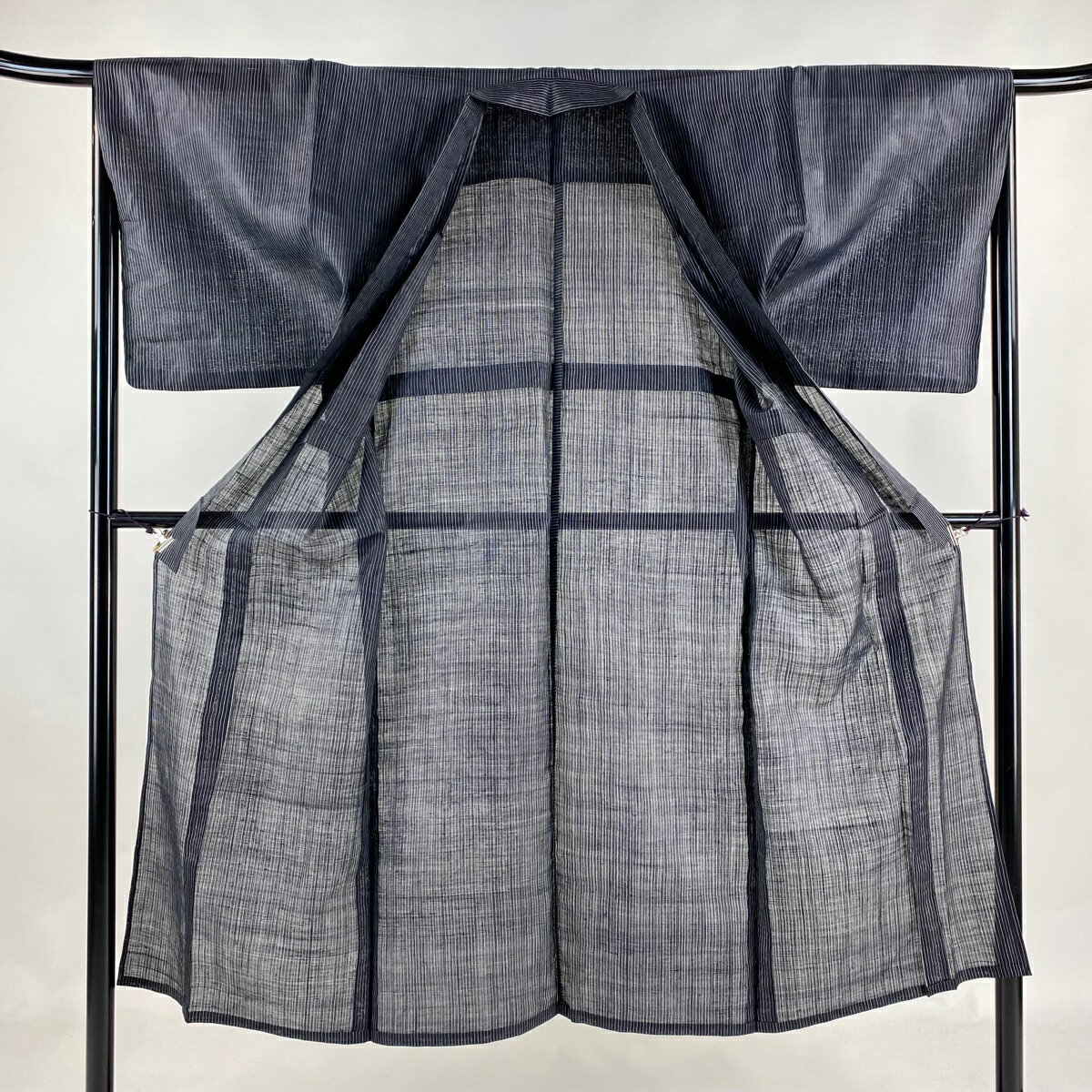 男着物 身丈144.5cm 裄丈66cm M 薄物 夏紬地 縦縞 濃紺 正絹 美品 逸品 【中古】 msp30