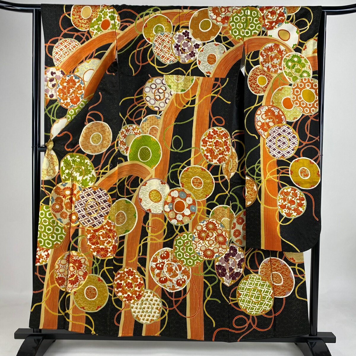 振袖 身丈158cm 裄丈65cm M 袷 有職文様 草花 金通し 金糸 黒 正絹 秀品 【中古】