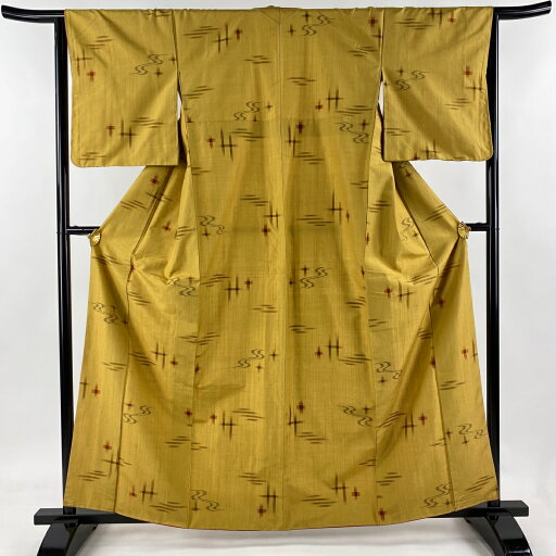 紬 身丈160.5cm 裄丈64.5cm M 袷 流水 絣 山吹茶色 正絹 美品 秀品 【中古】 msp70 紬 身丈160.5cm 裄丈64.5cm M 袷 流水 絣 山吹茶色 正絹 美品 秀品 【中古】 msp70