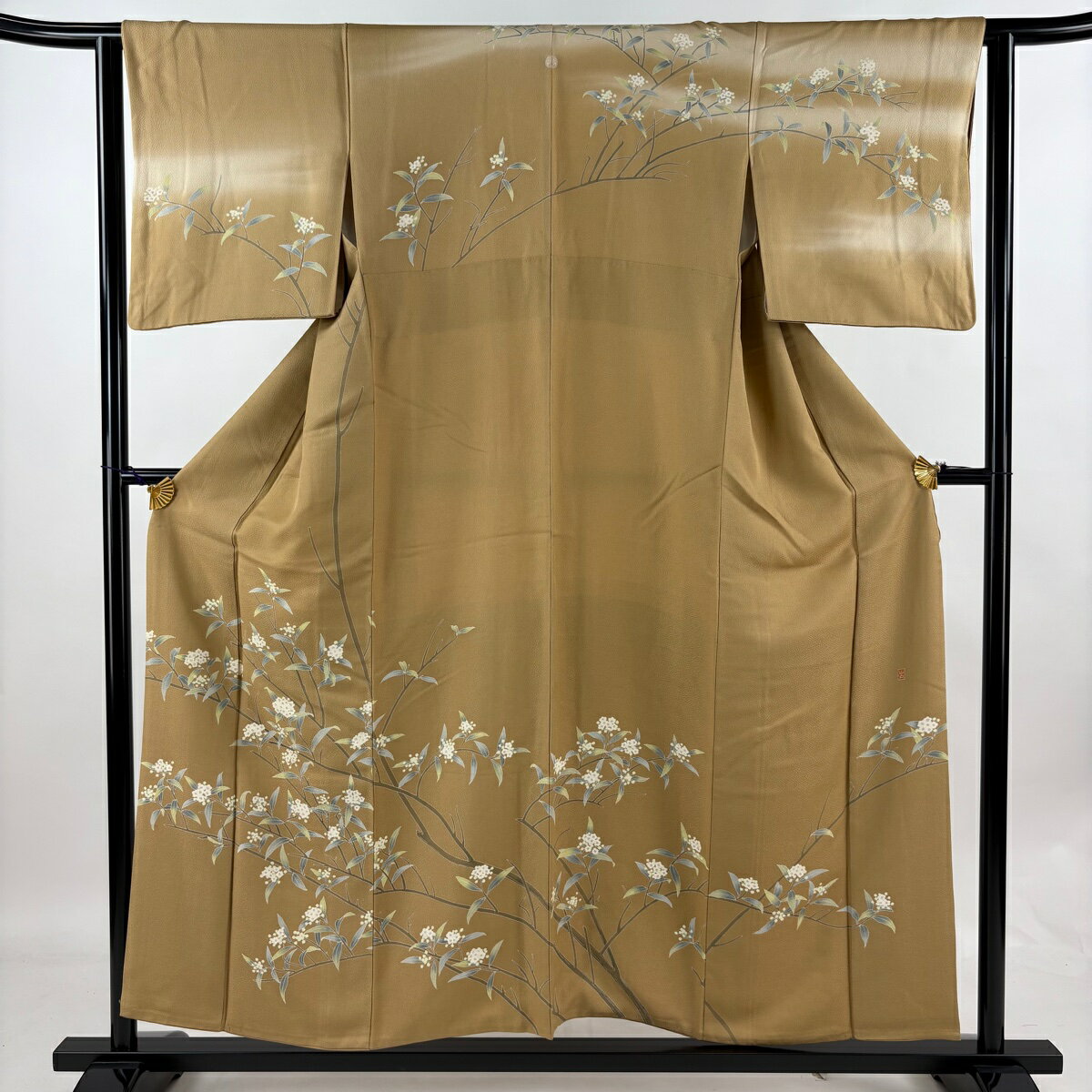 訪問着 身丈154cm 裄丈62cm S 袷 落款あり 枝花 薄茶色 正絹 名品 一つ紋 【中古】