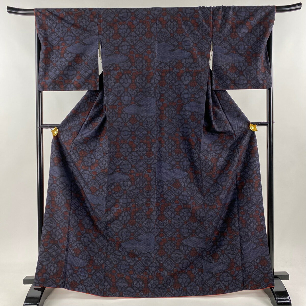 結城紬 身丈168cm 裄丈67.5cm L 袷 おく玉 やまと 証紙あり 有職文様 亀甲絣 濃紺 正絹 名品 【中古】のサムネイル