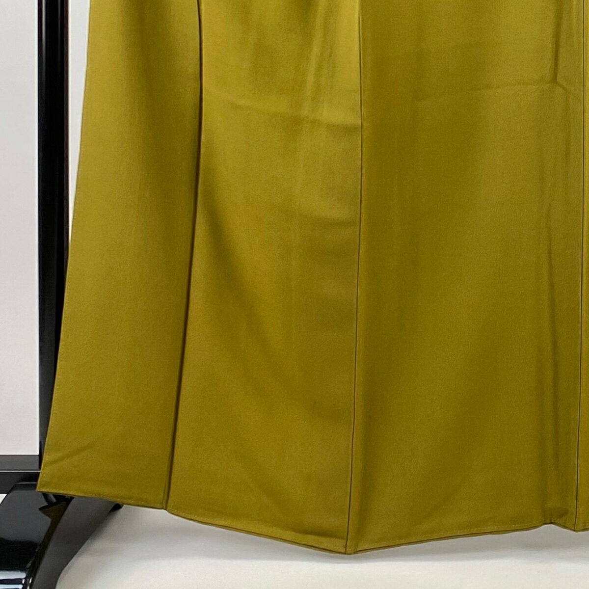 色無地 身丈162.5cm 裄丈67.5cm L 袷 斉藤三才 落款あり 鶯色 正絹 秀品 一つ紋 【中古】