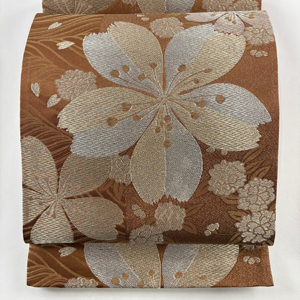 袋帯 美品 秀品 落款あり 清次郎 桜 草花 唐織 金銀糸 茶色 六通 正絹 【中古】のサムネイル