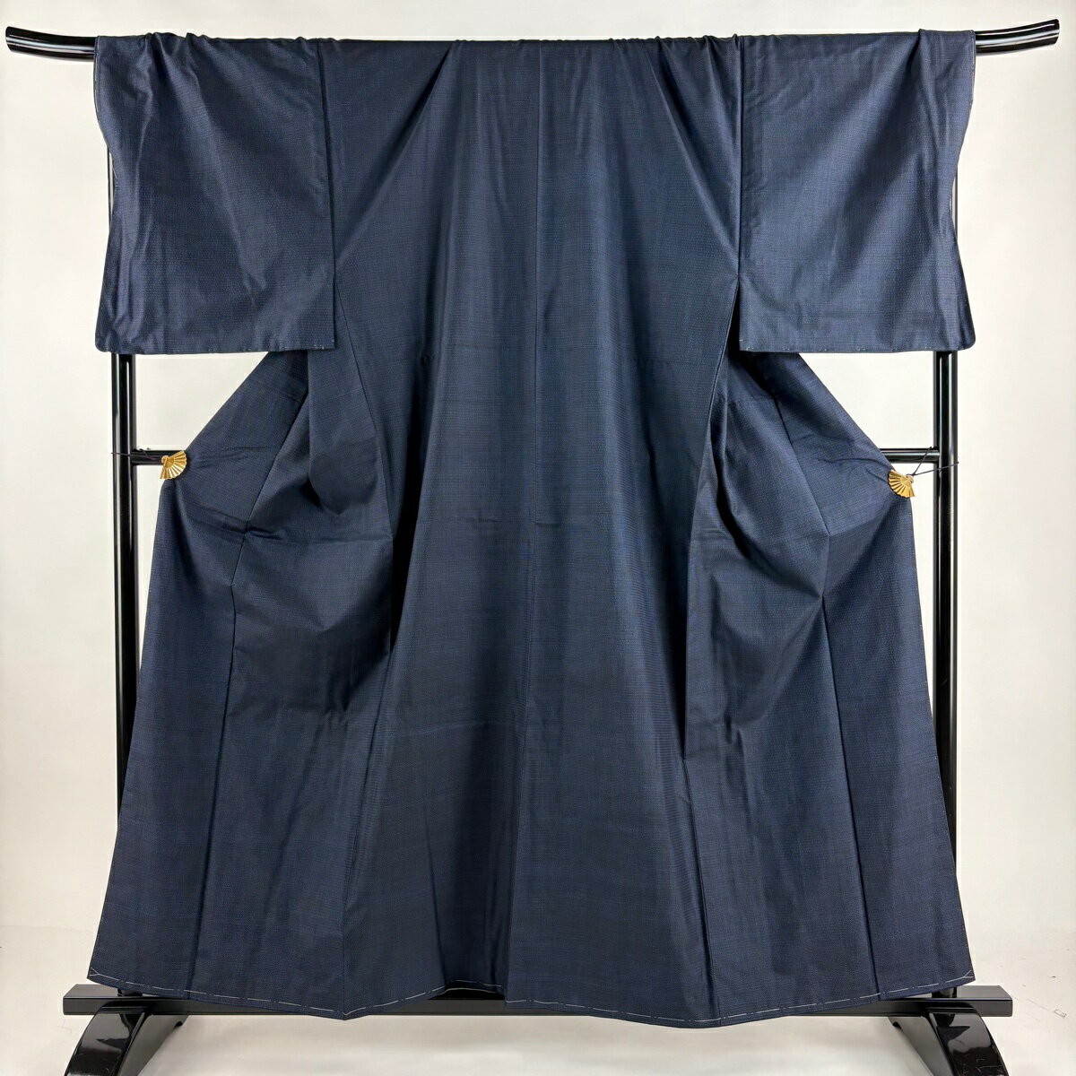 男着物 身丈158cm 裄丈75cm L 袷 亀甲絣 紺色 正絹 美品 名品 【中古】