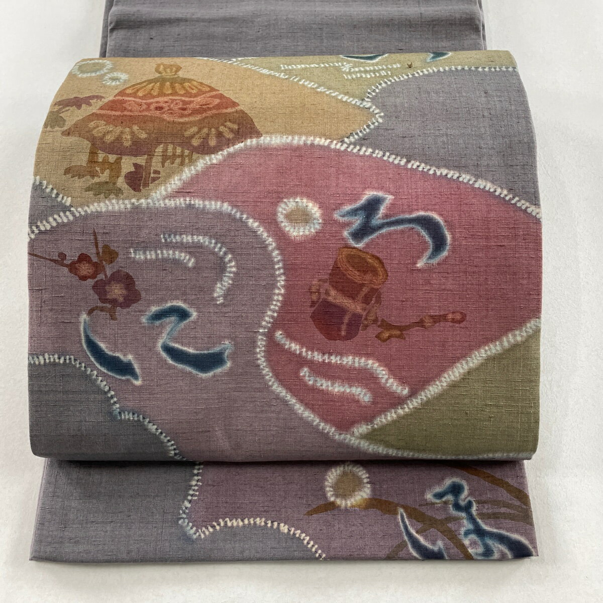 袋帯 秀品 落款あり 紬地 文字 梅 灰紫 お太鼓柄 正絹 【中古】のサムネイル