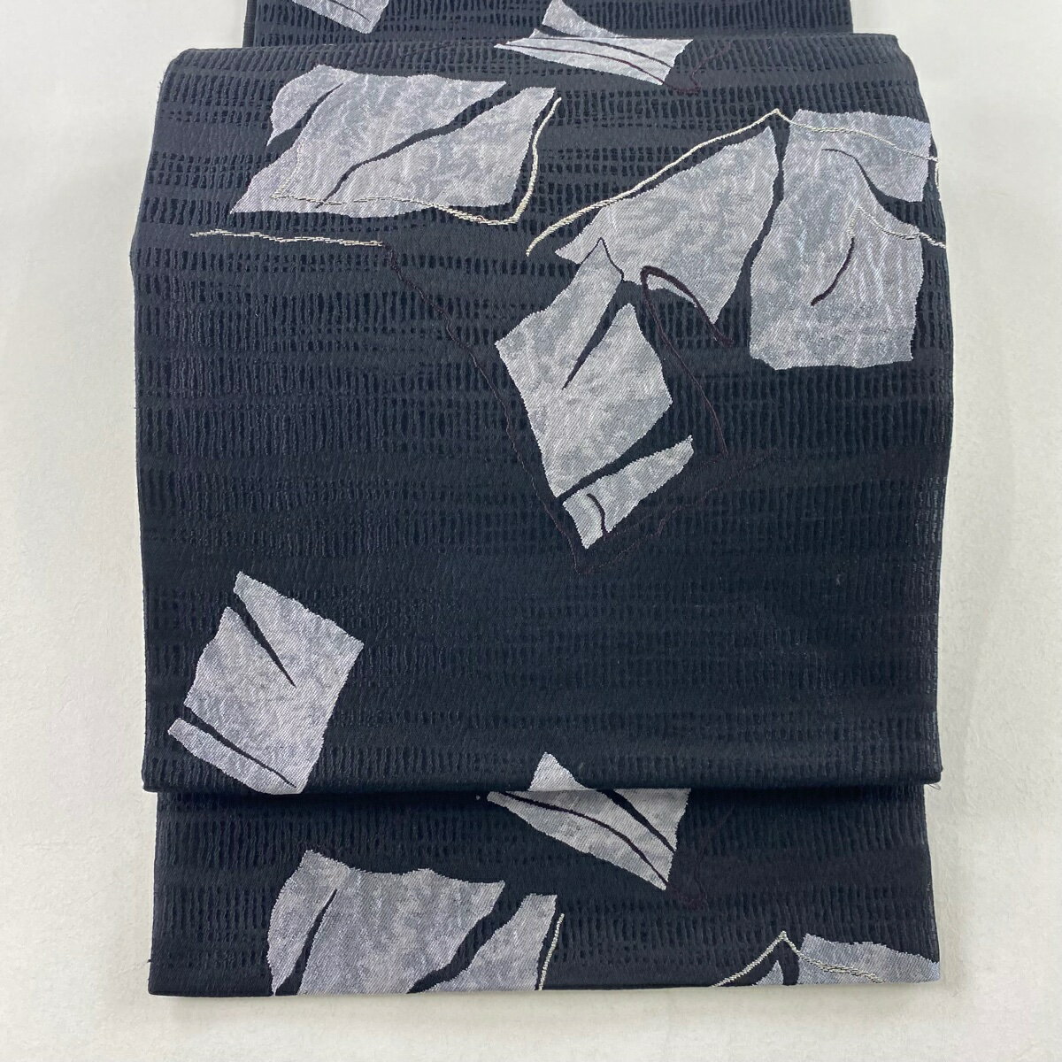 【在庫一掃】 袋帯 美品 名品 宮中雅切箔文 銀糸 黒 全通 正絹 【中古】