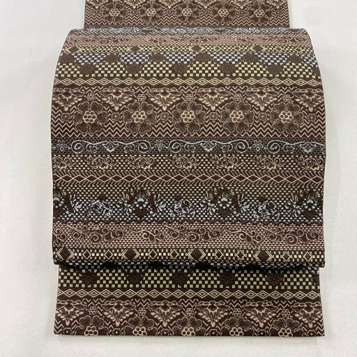 袋帯 美品 名品 草花 幾何学 焦茶色 全通 正絹 【中古】 msp30 袋帯 美品 名品 草花 幾何学 焦茶色 全通 正絹 【中古】 msp30