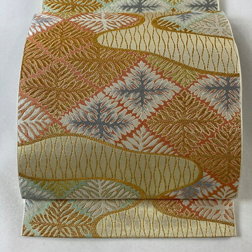 袋帯 美品 逸品 北出与三郎 落款あり 瑞雲古希菱文 ヱ霞 金糸 刺繍 サーモンピンク 六通 正絹 【中古】 袋帯 美品 逸品 北出与三郎 落款あり 瑞雲古希菱文 ヱ霞 金糸 刺繍 サーモンピンク 六通 正絹 【中古】