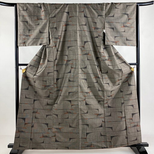 紬 身丈161.5cm 裄丈65.5cm M 袷 幾何学模様 焦茶色 正絹 美品 秀品 【中古】 紬 身丈161.5cm 裄丈65.5cm M 袷 幾何学模様 焦茶色 正絹 美品 秀品 【中古】
