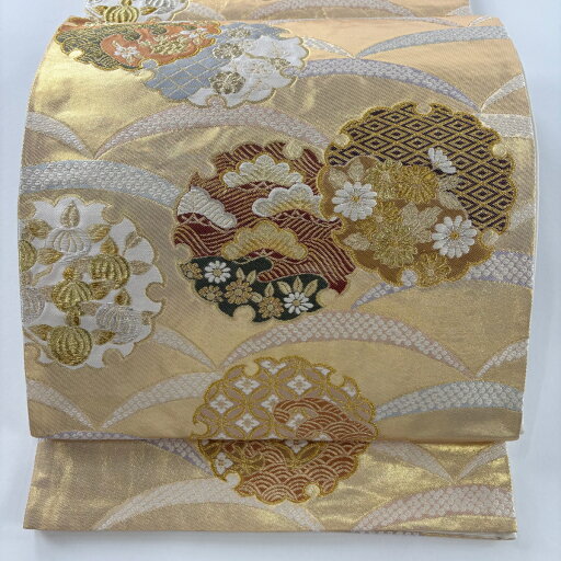 袋帯 秀品 河村織物 落款あり 手織 雪輪芳彩文 菊 金糸 箔 金色 六通 正絹 【中古】 袋帯 秀品 河村織物 落款あり 手織 雪輪芳彩文 菊 金糸 箔 金色 六通 正絹 【中古】