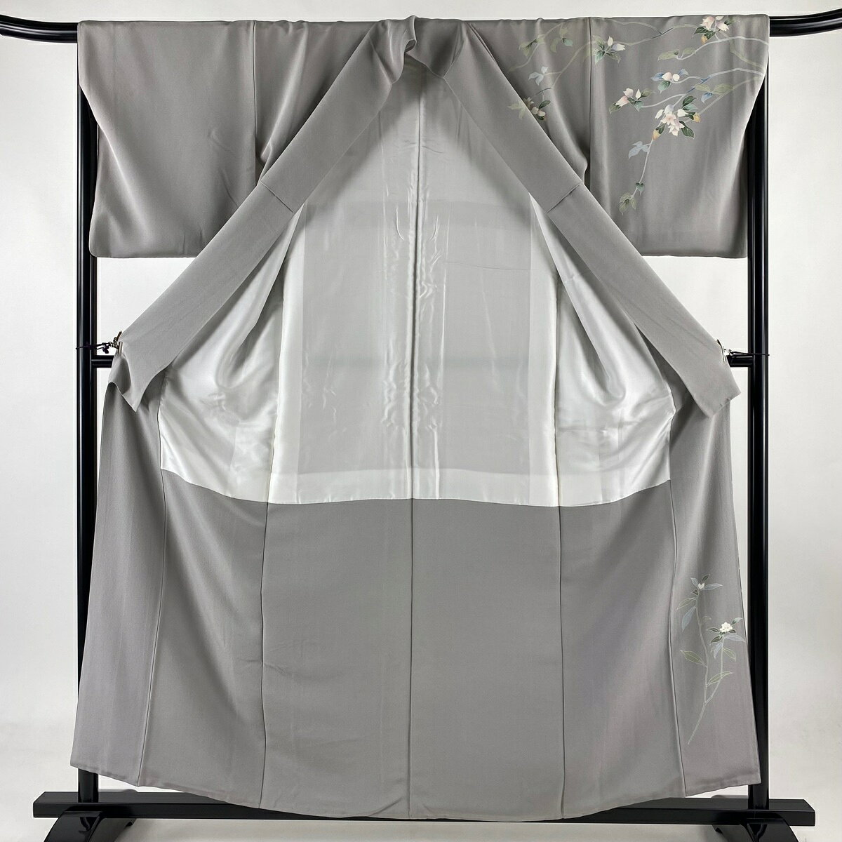 訪問着 身丈158cm 裄丈65cm M 袷 落款あり 枝花 ぼかし 灰色 正絹 名品 一つ紋 【中古】