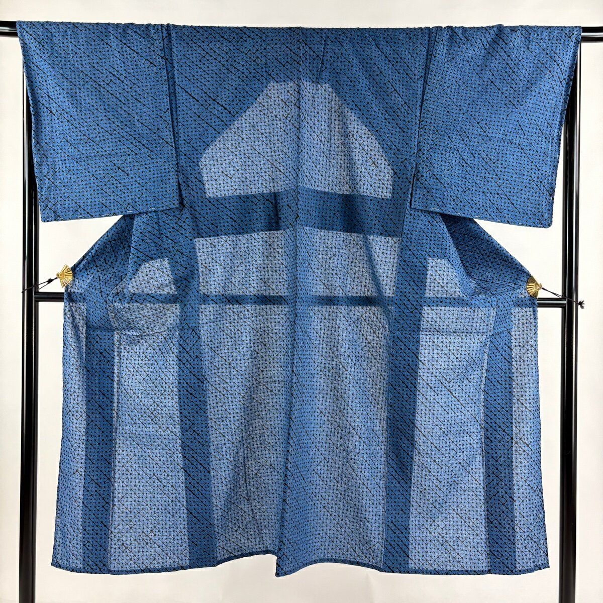 男着物 身丈138.5cm 裄丈66.5cm S 浴衣 絞り浴衣 幾何学模様 青 綿 美品 名品 【中古】