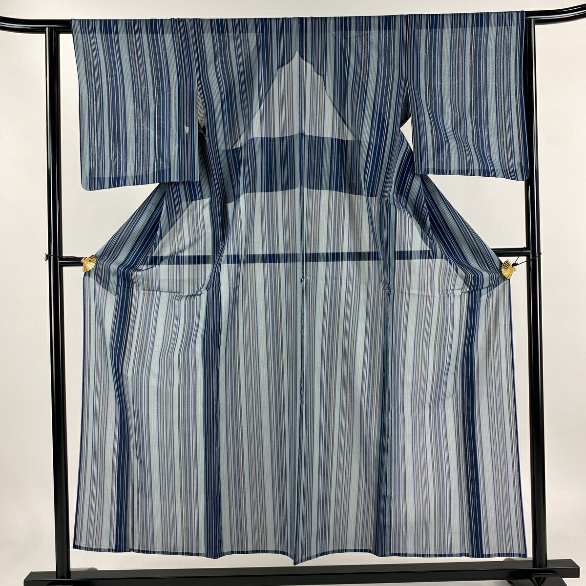 紬 身丈155.5cm 裄丈62cm S 薄物 夏紬 縞 青灰色 正絹 美品 名品 【中古】