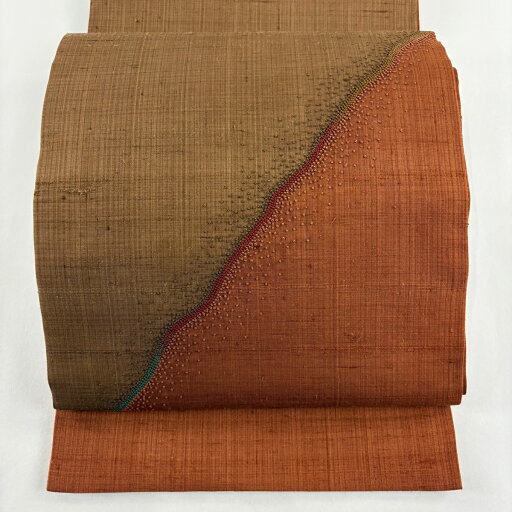 袋帯 美品 秀品 紬地 幾何学 相良刺繍 赤茶 お太鼓柄 正絹 【中古】 袋帯 美品 秀品 紬地 幾何学 相良刺繍 赤茶 お太鼓柄 正絹 【中古】