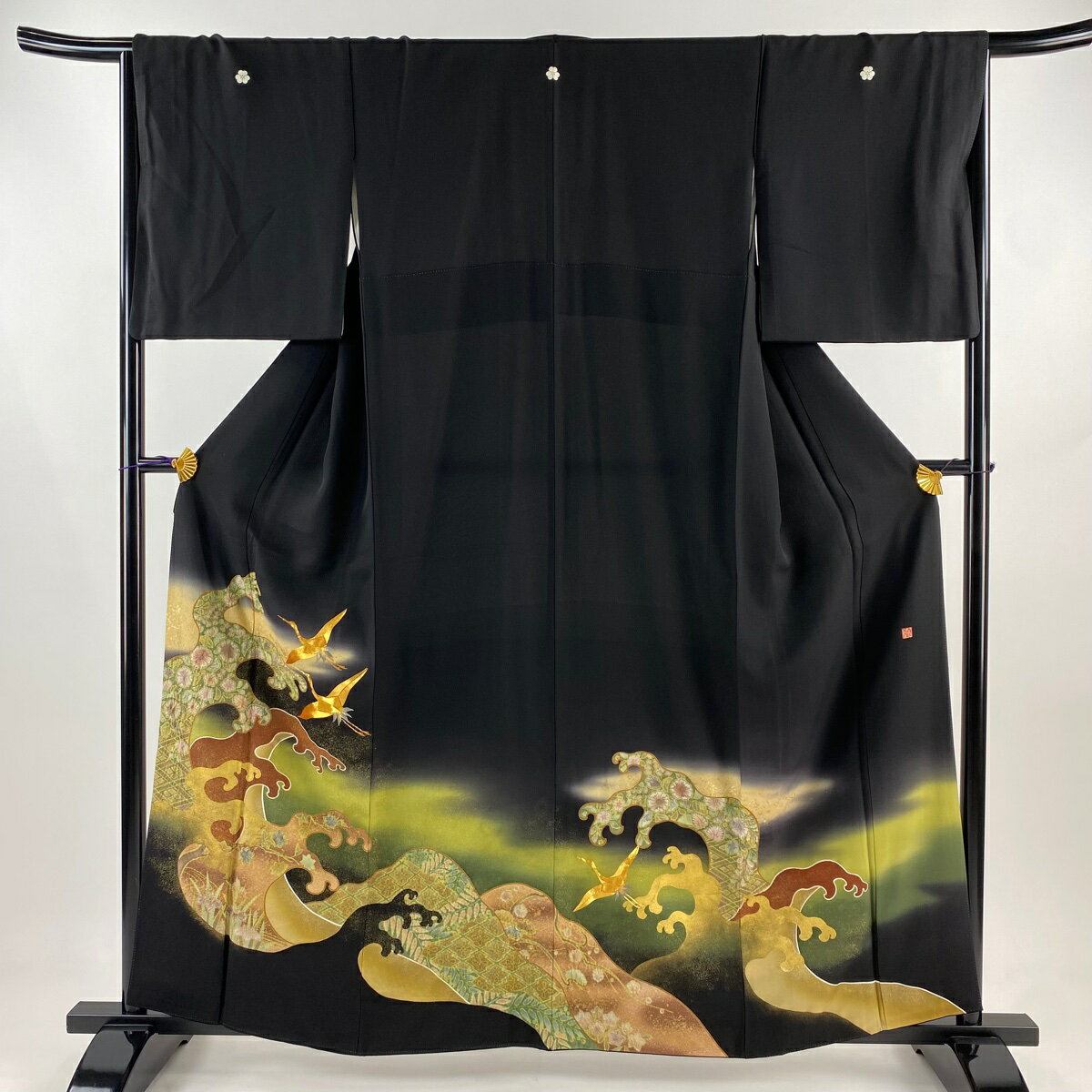 黒留袖 身丈160cm 裄丈65cm M 袷 落款あり 鶴 波頭 金通し 刺繍 黒 正絹 秀品 【中古】