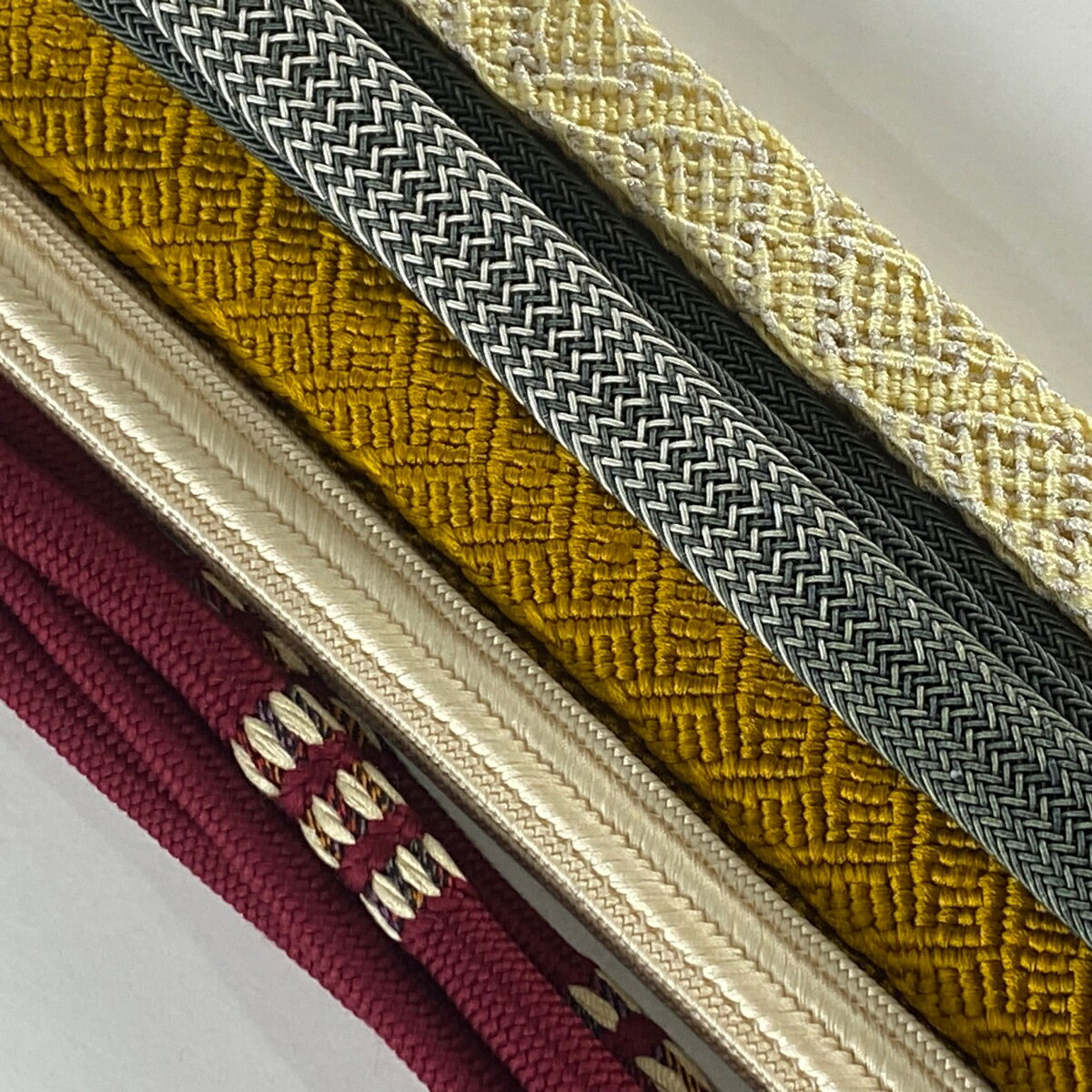 帯締め 未使用 深緑 金 正絹 丸組 斜めストライプ シルク 組紐