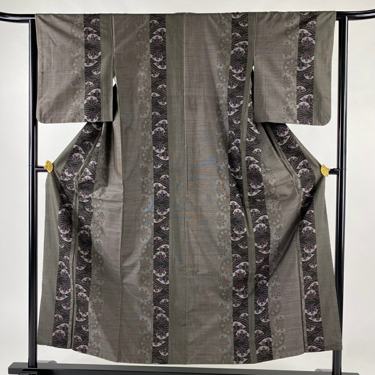 紬 身丈153cm 裄丈63cm S 袷 波 源氏車 茶緑色 正絹 秀品 【中古】