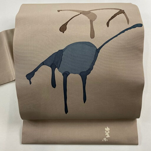 名古屋帯 名品 落款あり 高久空木 動物 薄茶色 正絹 【中古】 名古屋帯 名品 落款あり 高久空木 動物 薄茶色 正絹 【中古】