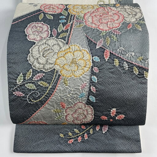 袋帯 美品 秀品 関西仕立て 牡丹 椿 金彩 箔 灰色 お太鼓柄 正絹 【中古】 袋帯 美品 秀品 関西仕立て 牡丹 椿 金彩 箔 灰色 お太鼓柄 正絹 【中古】