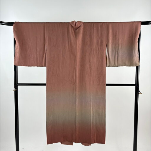 道中着 身丈130cm 裄丈68cm L 和装コート 着物衿 地紋 ぼかし 赤茶 正絹 美品 名品 【中古】 道中着 身丈130cm 裄丈68cm L 和装コート 着物衿 地紋 ぼかし 赤茶 正絹 美品 名品 【中古】