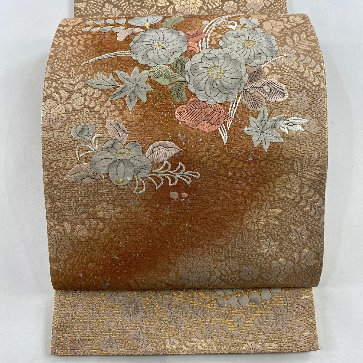 袋帯 秀品 草花 箔 刺繍 薄オレンジ お太鼓柄 正絹 【中古】