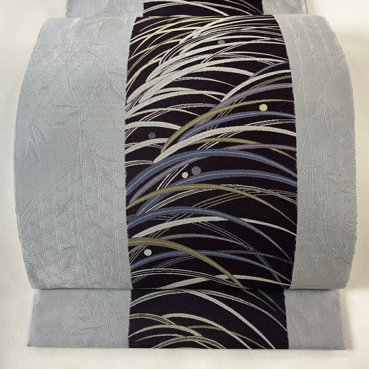 【在庫一掃】 袋帯 美品 逸品 となみ織物 落款あり 麹塵染 露芝 柳 灰色 六通 正絹 【中古】