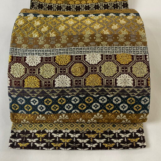 袋帯 美品 逸品 誉田屋源兵衛 落款あり 段縞 花 金糸 刺繍 黒 全通 正絹 【中古】 袋帯 美品 逸品 誉田屋源兵衛 落款あり 段縞 花 金糸 刺繍 黒 全通 正絹 【中古】