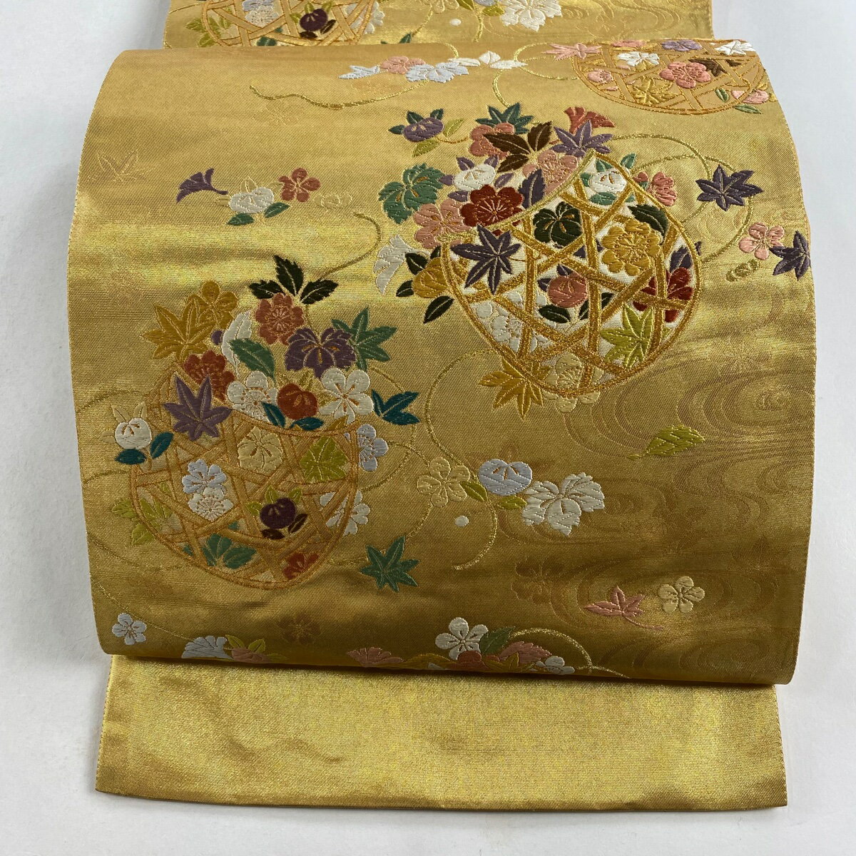 【在庫一掃】 袋帯 美品 逸品 証紙あり 花狩り 引箔袋 花籠 観世水 刺繍 金糸 金色 お太鼓柄 正絹 【中..