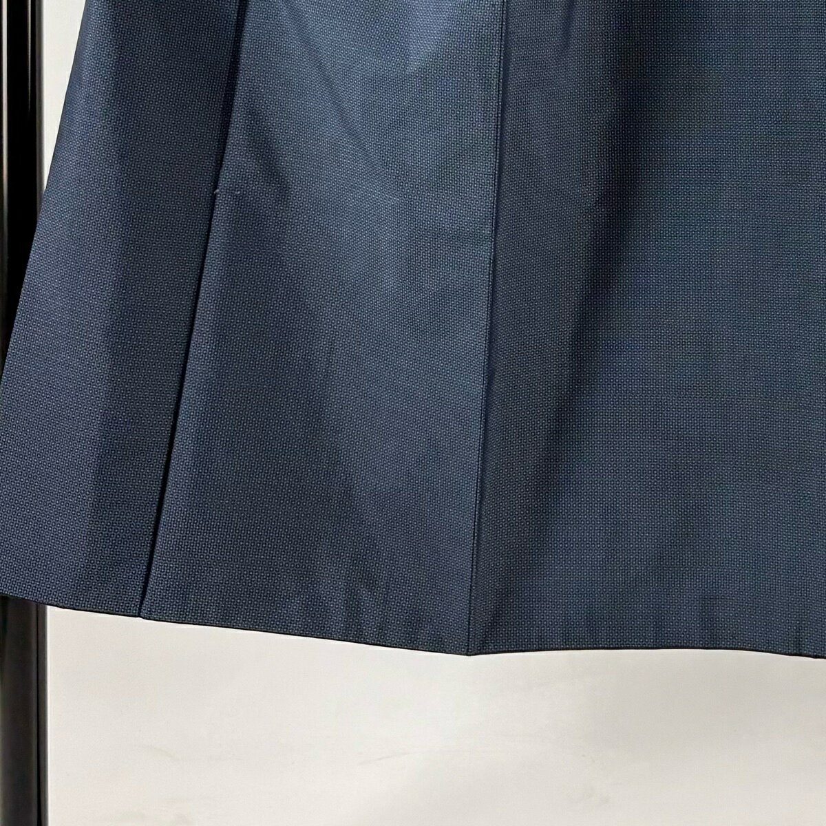 男着物 身丈139.5cm 裄丈67cm M 袷 大島紬 証紙あり 亀甲絣 紺色 正絹 秀品 【中古】