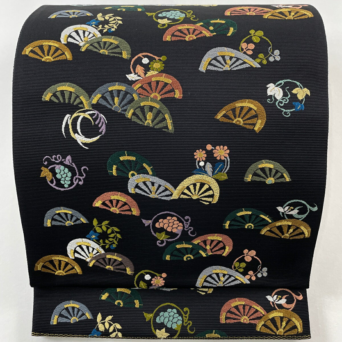 袋帯 名品 花の輪源氏車文 金糸 黒 六通 正絹 【中古】