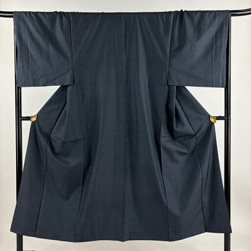 男着物 身丈146cm 裄丈69cm M 袷 アンサンブル 紬 亀甲絣 紺色 正絹 美品 秀品 【中古】 男着物 身丈146cm 裄丈69cm M 袷 アンサンブル 紬 亀甲絣 紺色 正絹 美品 秀品 【中古】
