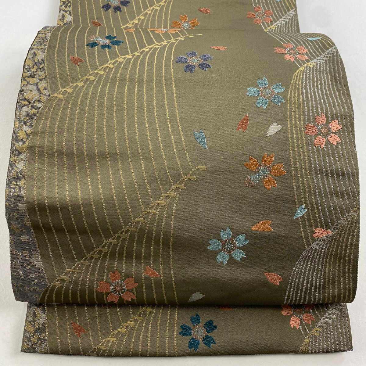 袋名古屋帯 美品 優品 関西仕立て 桜 花びら 刺繍 箔 茶緑色 化繊 【中古】