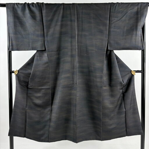 男着物 身丈139cm 裄丈71.5cm S 袷 紬地 霞 焦茶色 正絹 名品 【中古】 男着物 身丈139cm 裄丈71.5cm S 袷 紬地 霞 焦茶色 正絹 名品 【中古】