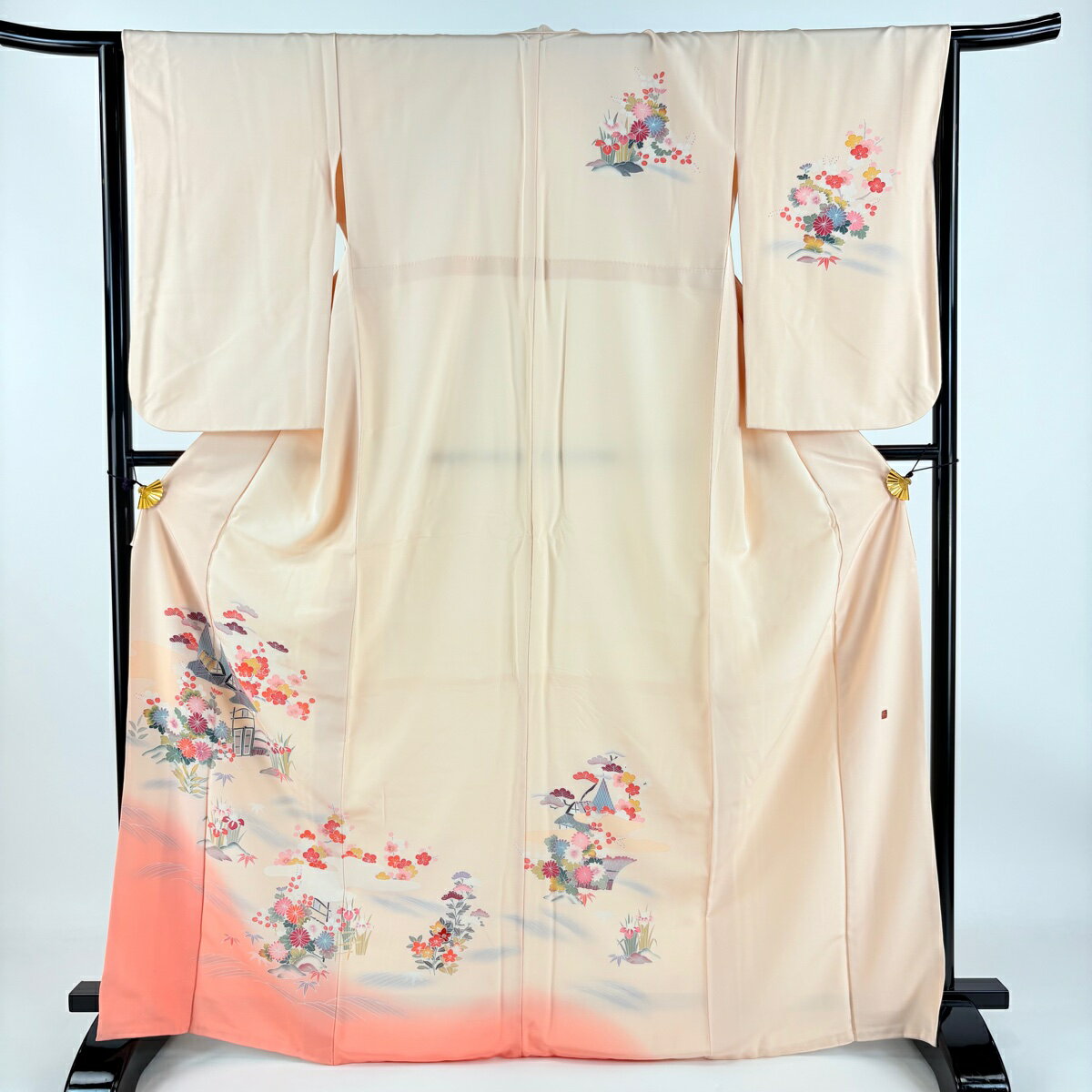 訪問着 身丈167cm 裄丈64.5cm M 袷 落款あり 松竹梅 家屋 染め分け ぼかし ピンクベージュ 正絹 美品 秀品 【中古】