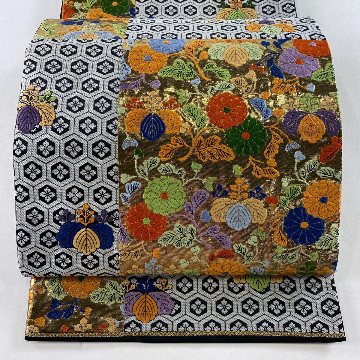 【最終値引き】 袋帯 秀品 九百錦純金箔24k 関西仕立て 菊 桐 箔 刺繍 黒 六通 正絹 【中古】 msp50