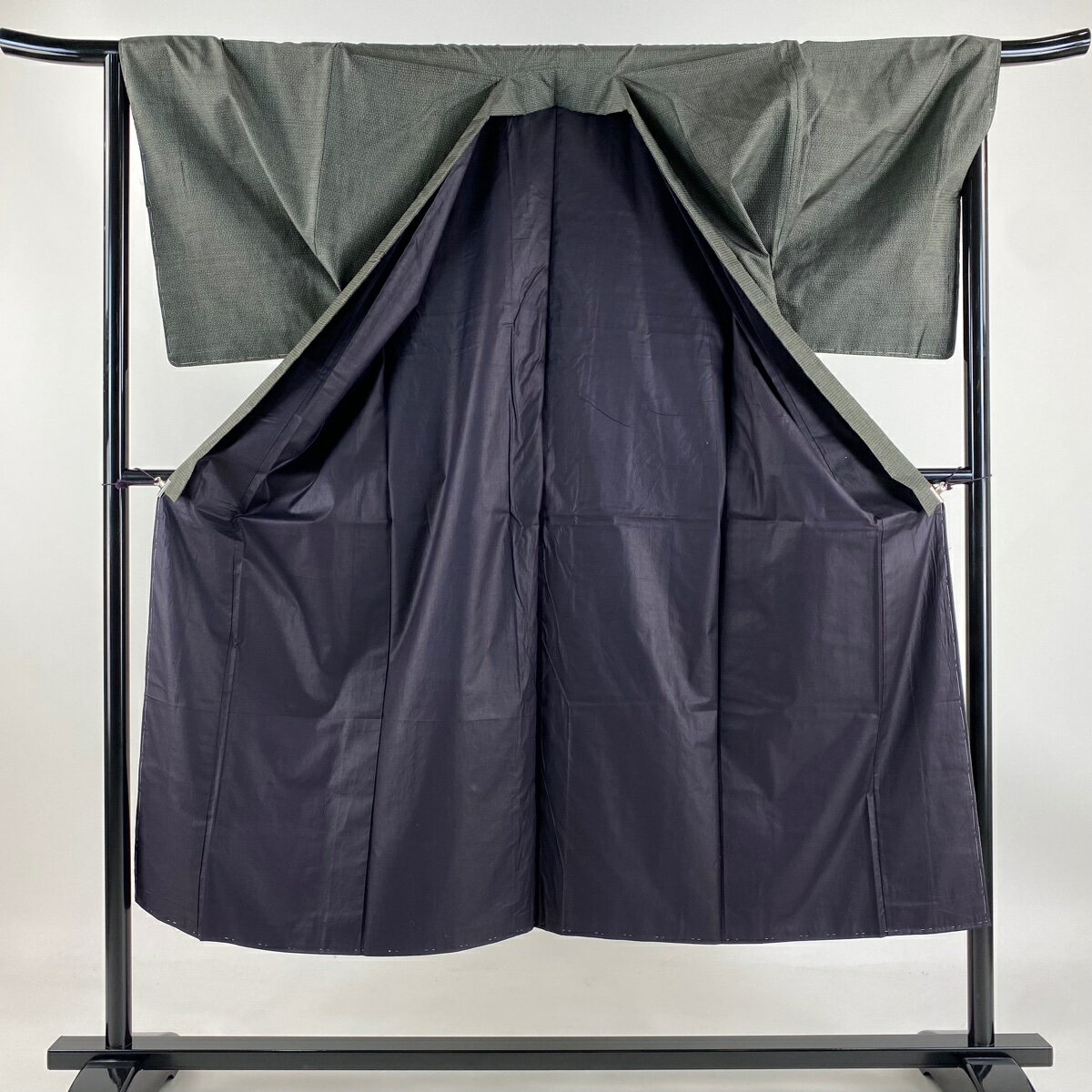 男着物 身丈142.5cm 裄丈68cm M 袷 紬 亀甲絣 灰緑 正絹 美品 秀品 【中古】