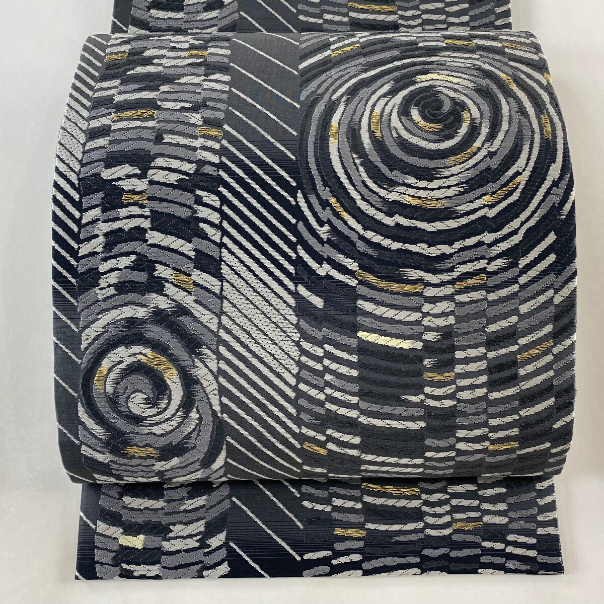 袋帯 逸品 新小石丸 幾何学模様 斜縞 金糸 松煙文 墨色 六通 正絹 【中古】