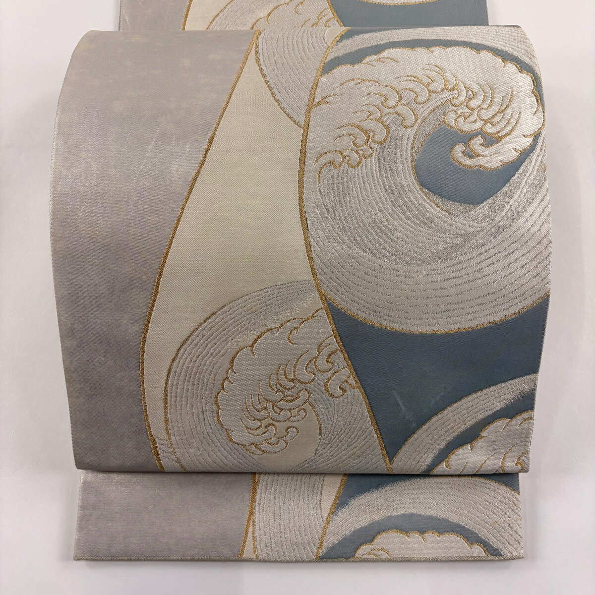 袋帯 美品 秀品 関西仕立て 波頭 波 金銀糸 刺繍 銀色 六通 正絹 【中古】