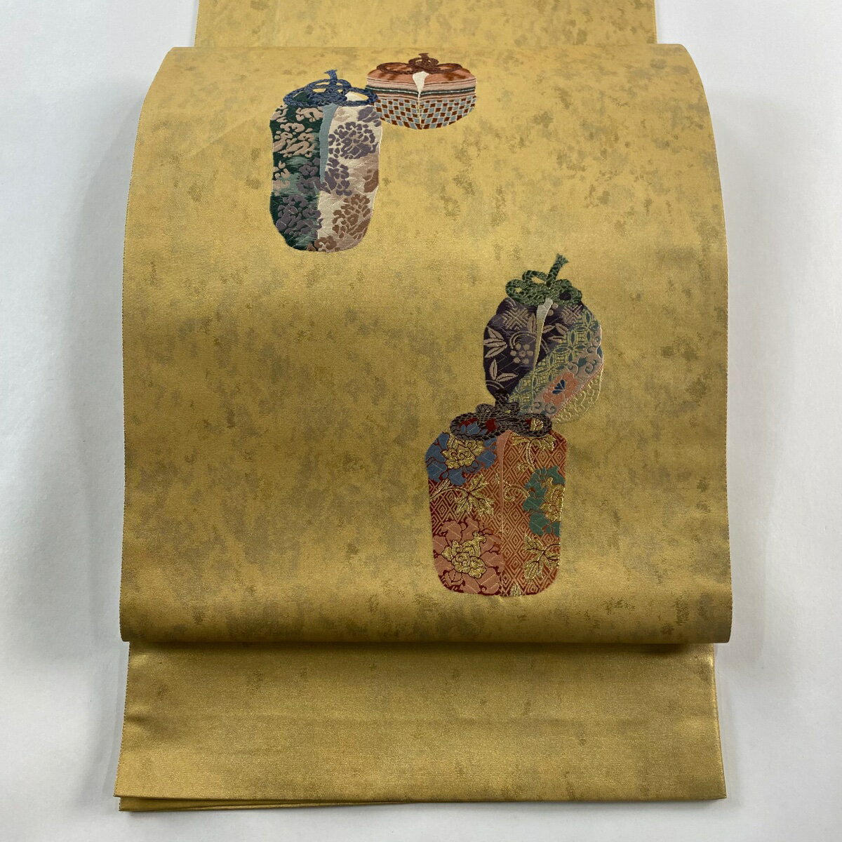 袋帯 秀品 お仕覆 草花 沈金箔 刺繍 金色 お太鼓柄 正絹 【中古】