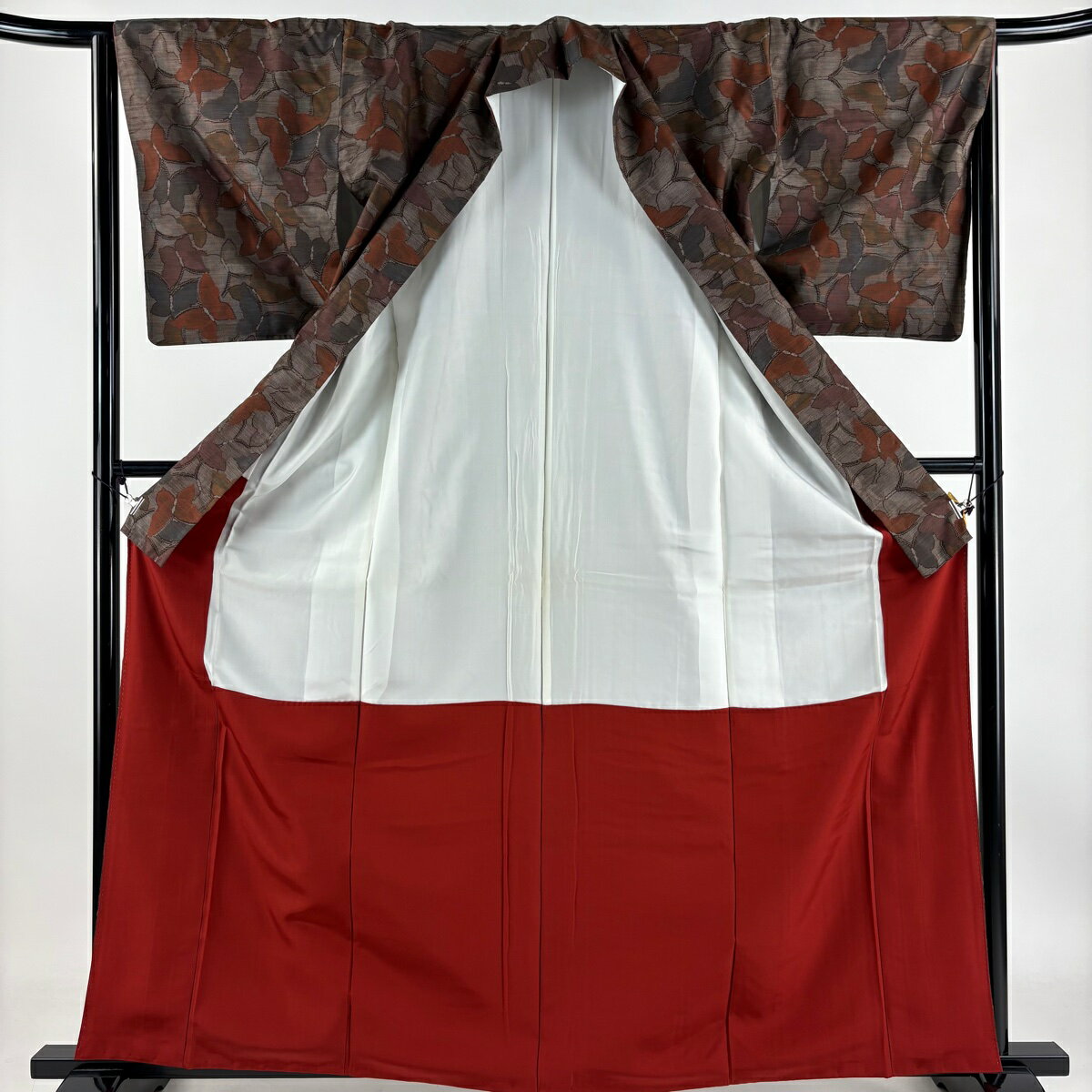 紬 身丈163cm 裄丈65.5cm M 袷 蝶 灰茶 正絹 美品 秀品 【中古】