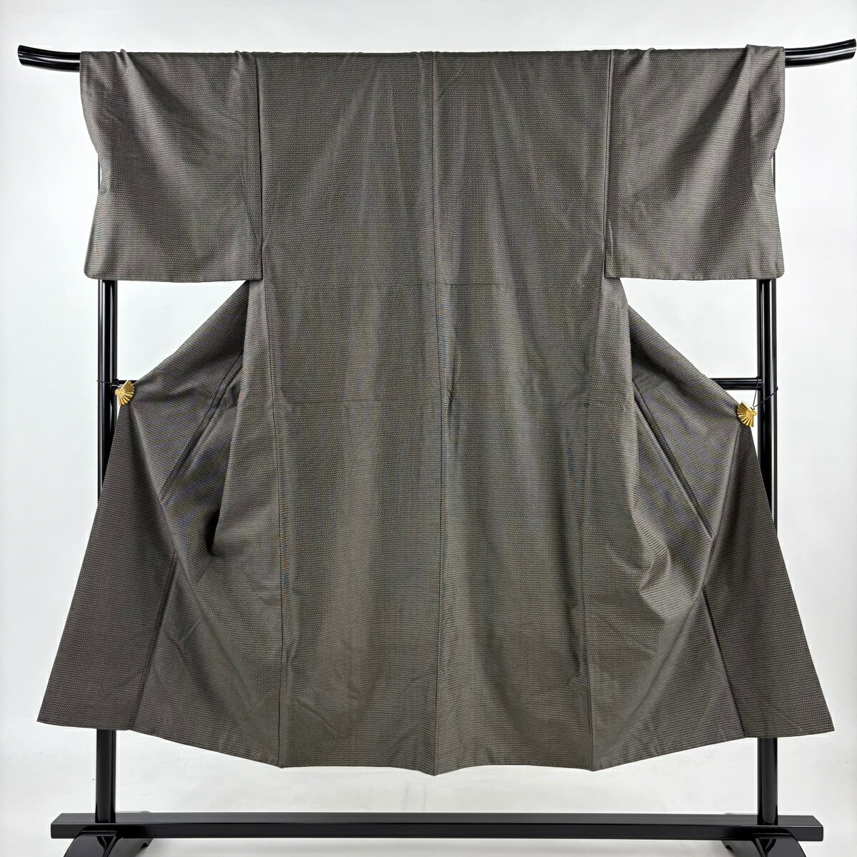 男着物 身丈145.5cm 裄丈71cm M 袷 アンサンブル 紬 亀甲絣 焦茶色 正絹 美品 秀品 【中古】