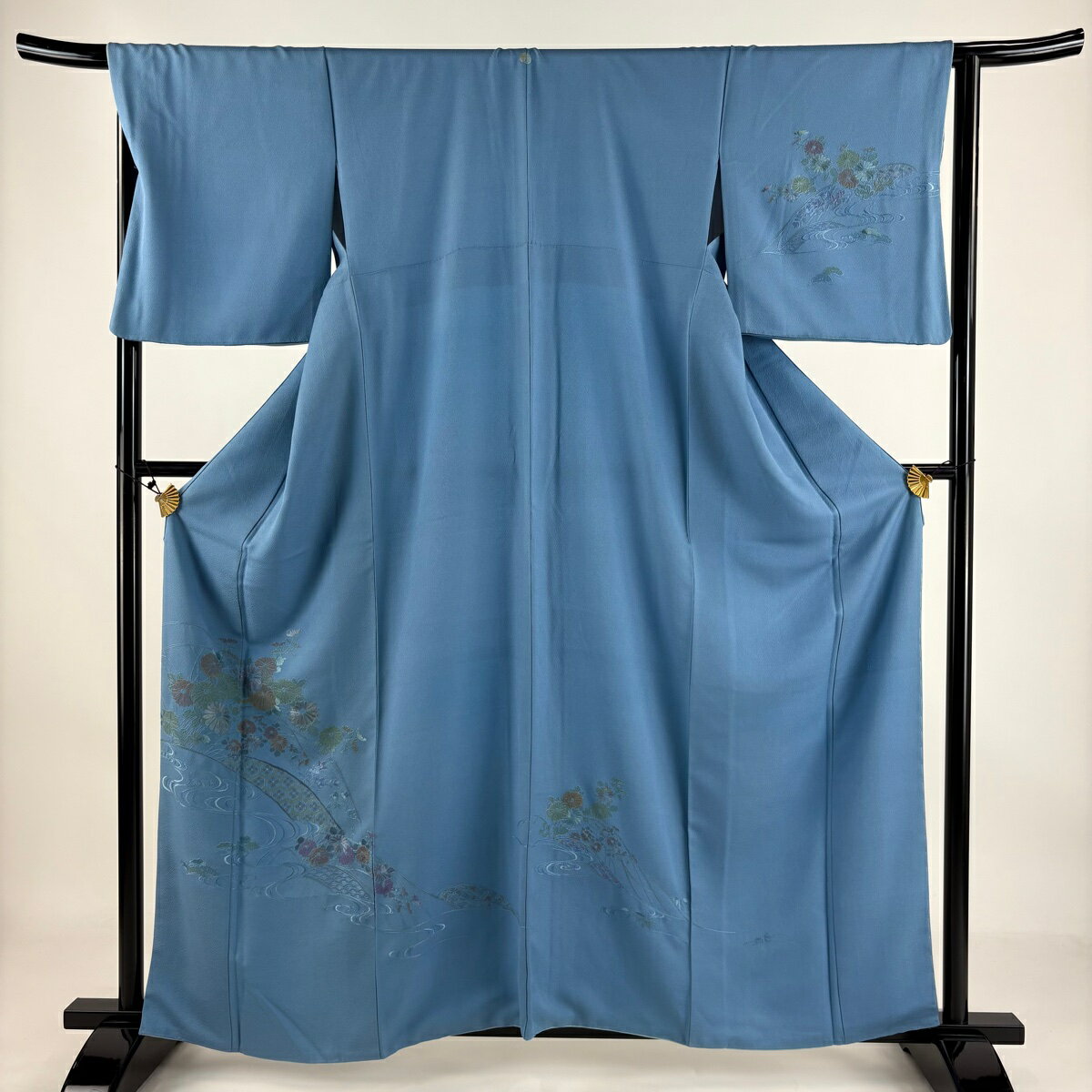 付下げ 身丈160.5cm 裄丈66cm M 袷 蘇州刺繍 菊 流水 刺繍 水色 正絹 秀品 一つ紋 【中古】