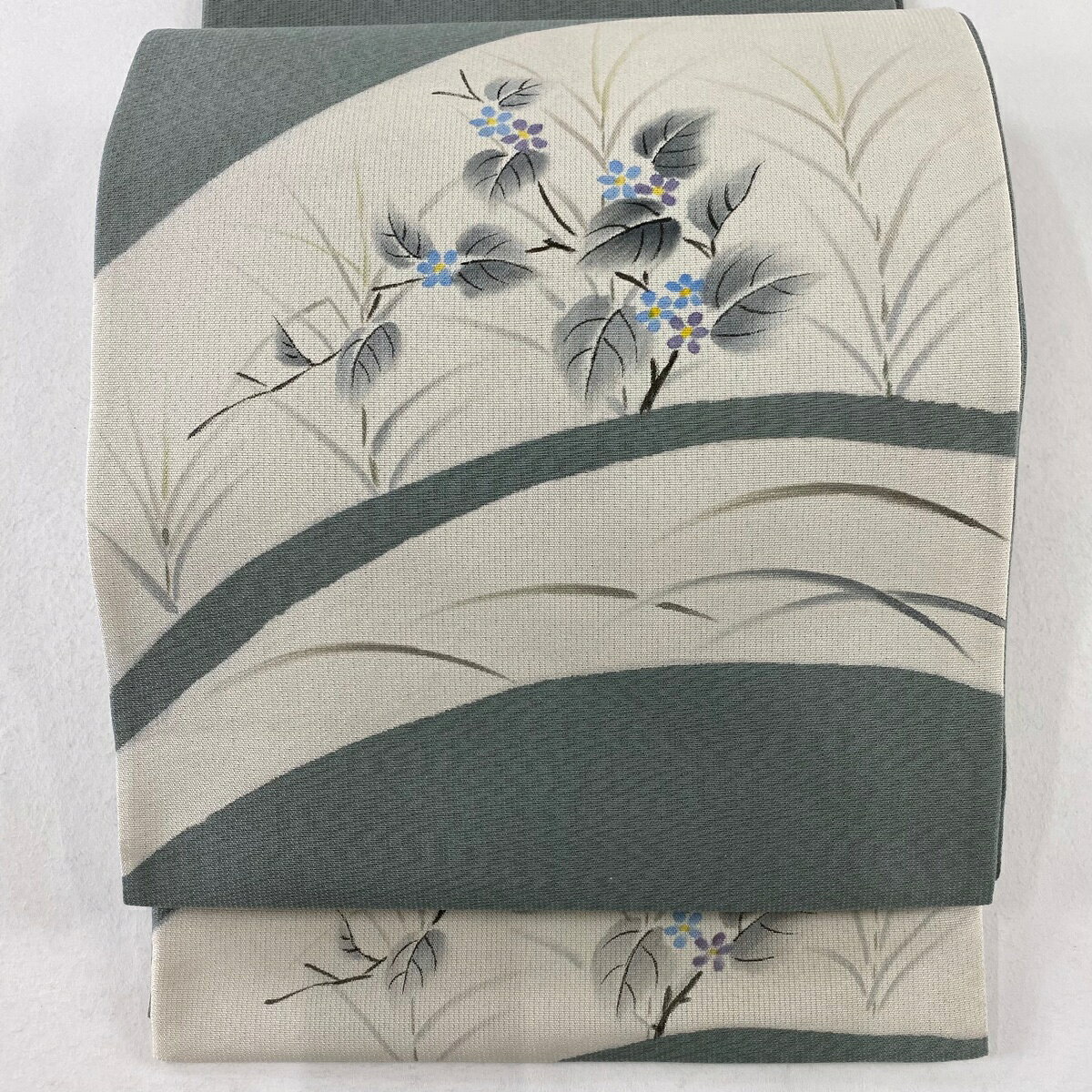 袋帯 秀品 草花 芝 灰白 お太鼓柄 正絹 【中古】のサムネイル