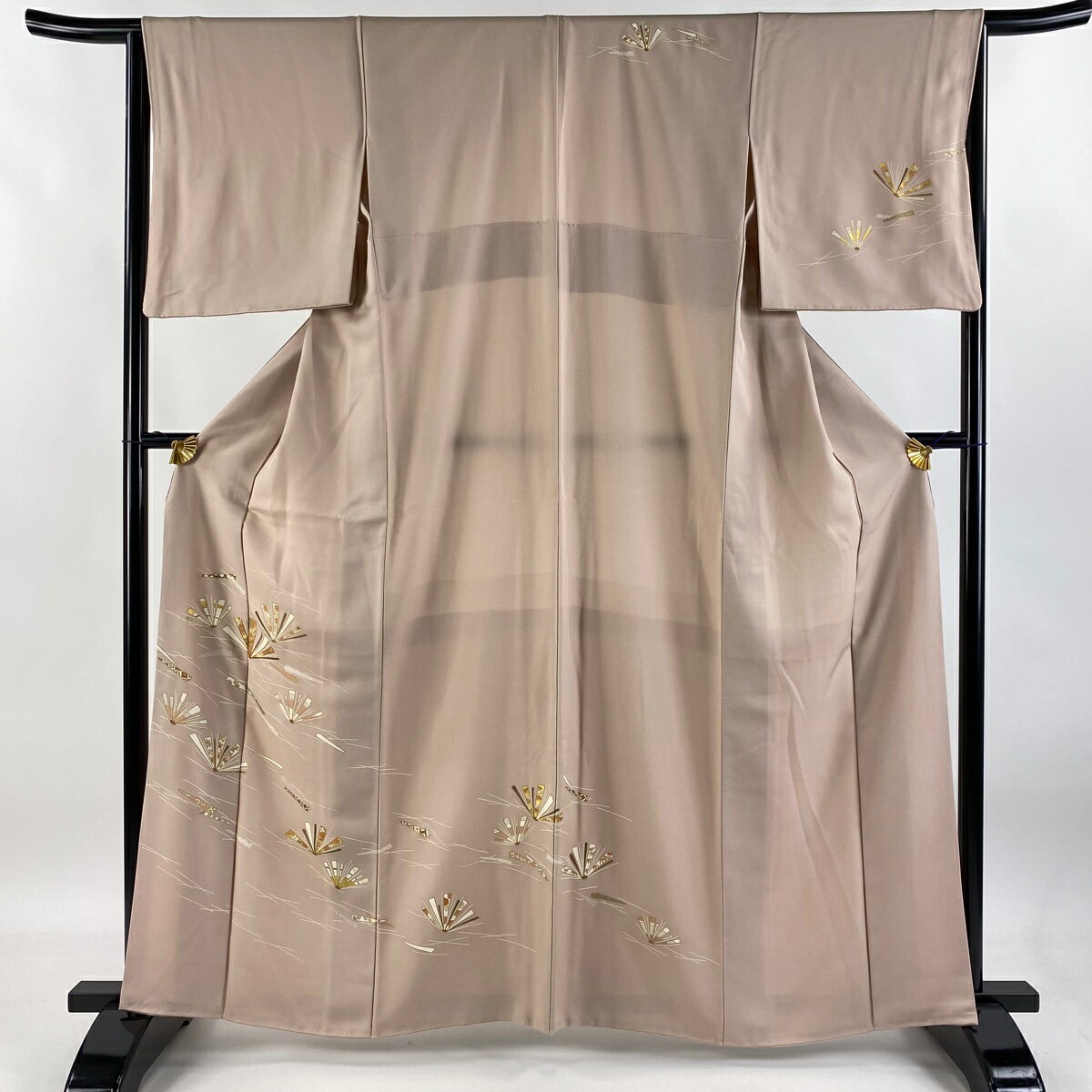 訪問着 身丈160cm 裄丈65.5cm M 袷 若松 草花 金糸 金彩 ピンクベージュ 正絹 秀品 【中古】