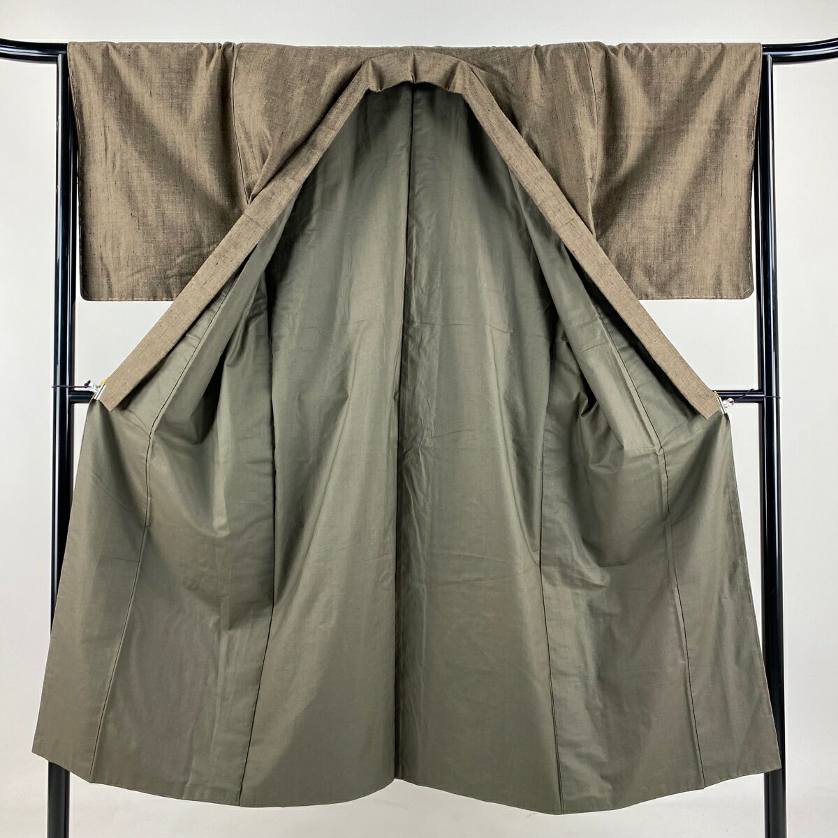 【美品】 男着物 身丈142.5cm 裄丈67cm M 袷 結城紬 アンサンブル 奥順 はたおり娘 証紙あり 茶色 正絹 逸品 【中古】